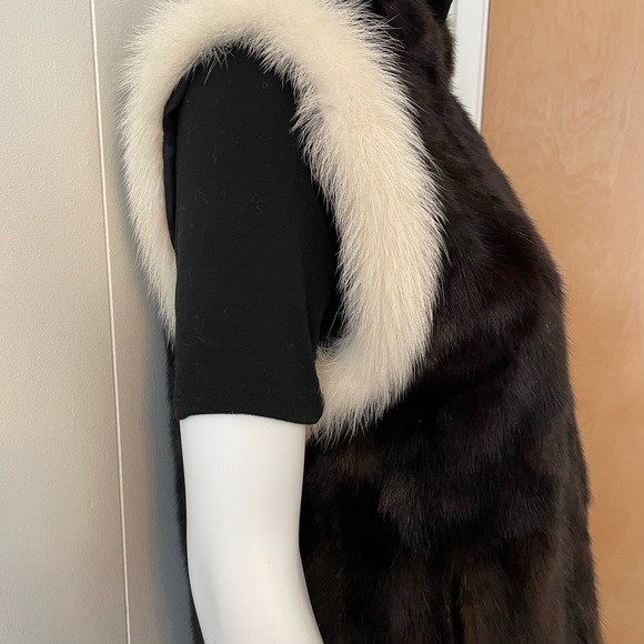 Mink Vest with white mink detail - Picture 4 of 4